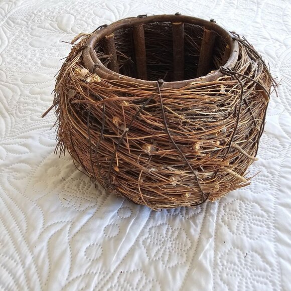 Tenser Handmade Rustic Twig & Wicker Basket With Wooden Supports - Picture 2 of 9